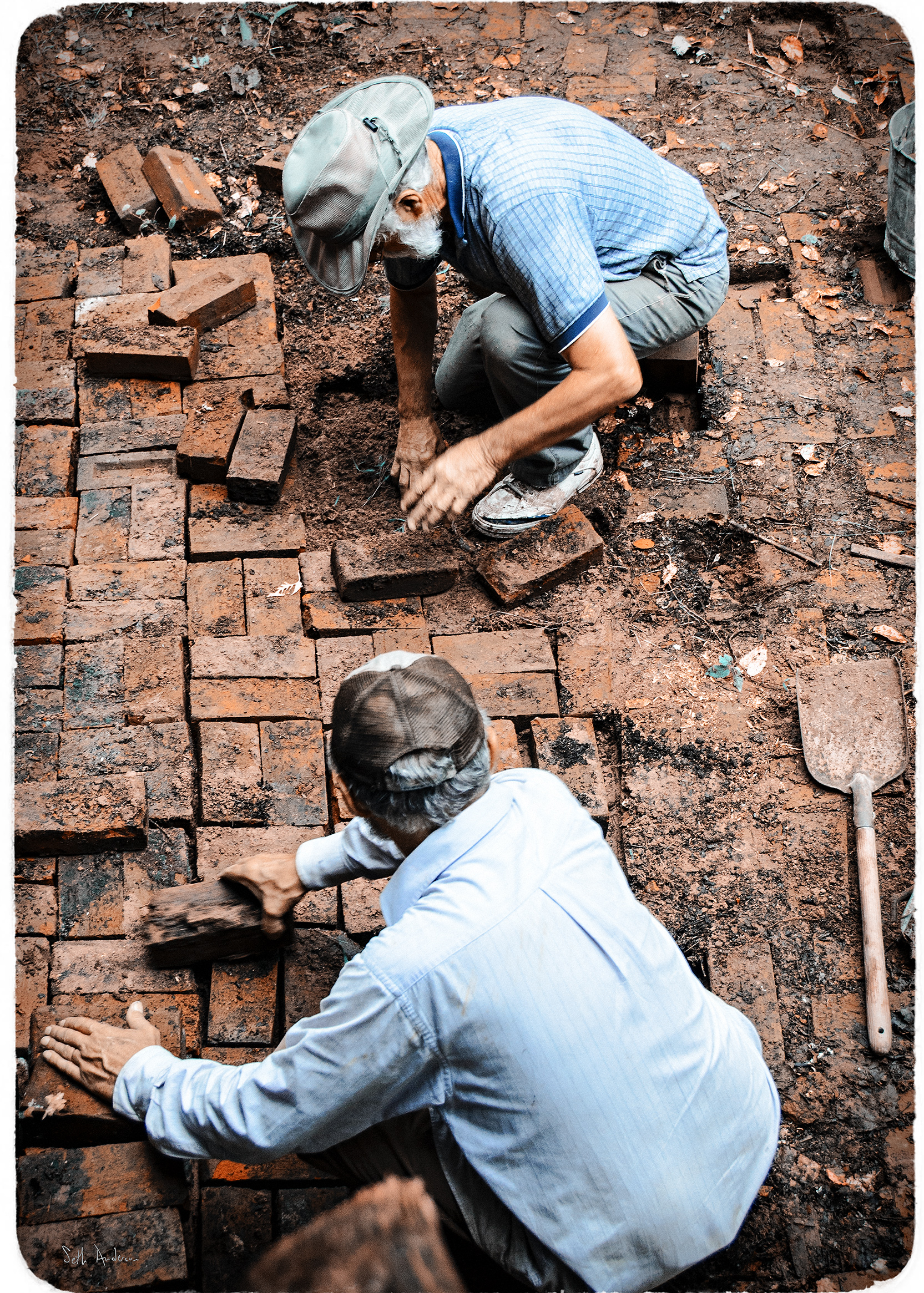 laying-bricks-brick-construction-workers-b12-photos